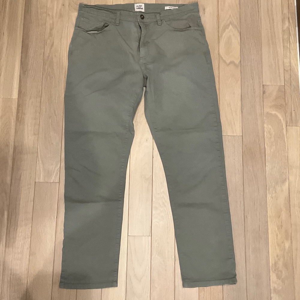 Men's Chino Pants in Olive Green